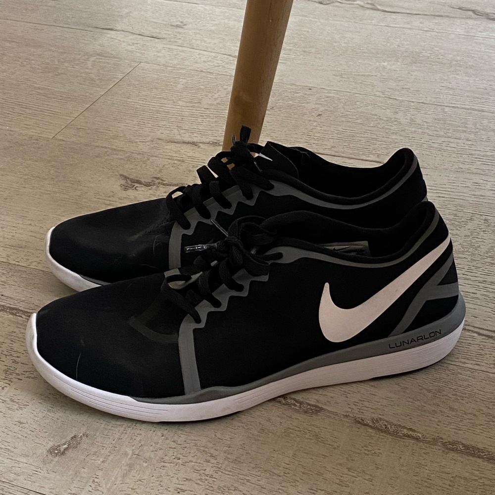 Lightly used 8.5 Nike Lunarlon trainers